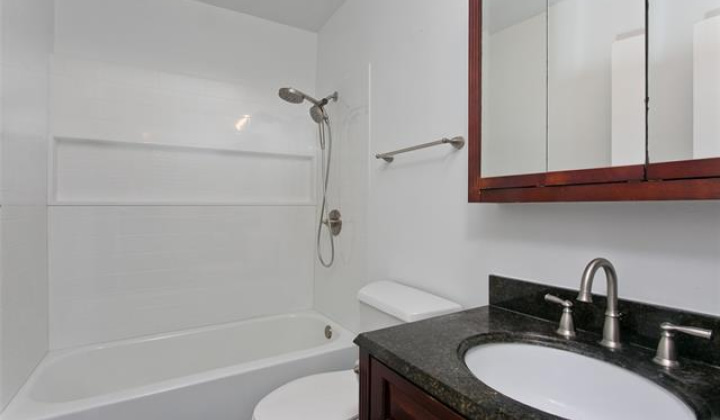 3045 Ala Napuaa Place,Honolulu,Hawaii,96818,1 Bedroom Bedrooms,1 BathroomBathrooms,Condo/Townhouse,Ala Napuaa,3,19078642