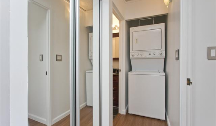 3045 Ala Napuaa Place,Honolulu,Hawaii,96818,1 Bedroom Bedrooms,1 BathroomBathrooms,Condo/Townhouse,Ala Napuaa,3,19078642
