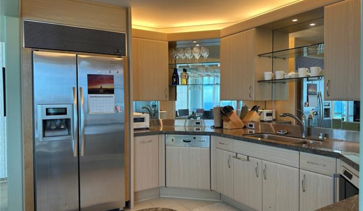 88 Piikoi Street,Honolulu,Hawaii,96814,2 Bedrooms Bedrooms,2 BathroomsBathrooms,Condo/Townhouse,Piikoi,27,17941030