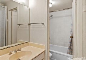 1920 Ala Moana Boulevard,Honolulu,Hawaii,96815,1 BathroomBathrooms,Condo/Townhouse,Ala Moana,18,17565662
