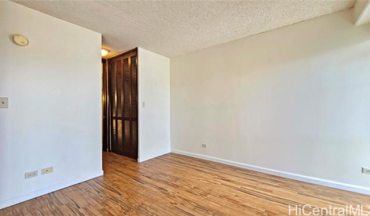 1655 Makaloa Street,Honolulu,Hawaii,96814,1 Bedroom Bedrooms,1 BathroomBathrooms,Condo/Townhouse,Makaloa,24,17950657