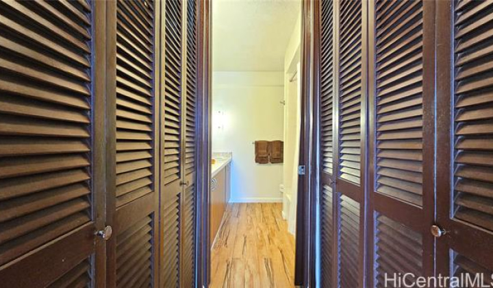 1655 Makaloa Street,Honolulu,Hawaii,96814,1 Bedroom Bedrooms,1 BathroomBathrooms,Condo/Townhouse,Makaloa,24,17950657