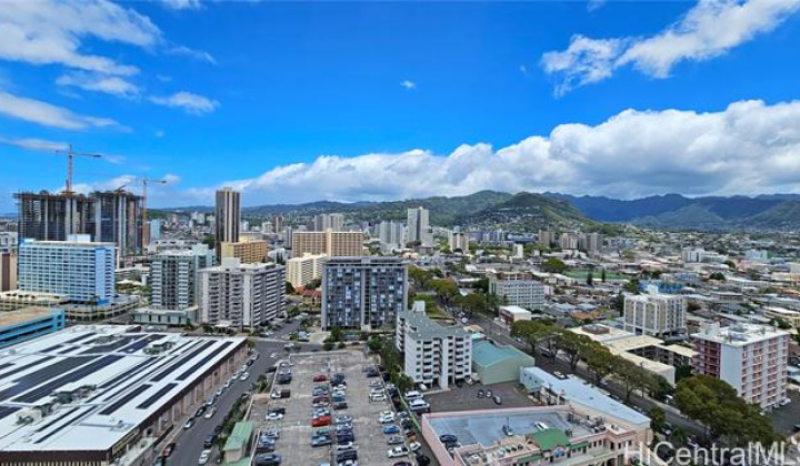 1655 Makaloa Street,Honolulu,Hawaii,96814,1 Bedroom Bedrooms,1 BathroomBathrooms,Condo/Townhouse,Makaloa,24,17950657