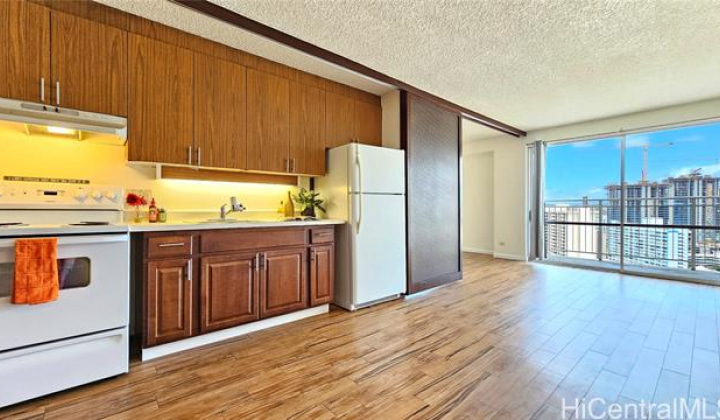 1655 Makaloa Street,Honolulu,Hawaii,96814,1 Bedroom Bedrooms,1 BathroomBathrooms,Condo/Townhouse,Makaloa,24,17950657