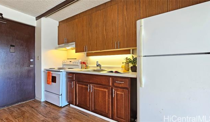 1655 Makaloa Street,Honolulu,Hawaii,96814,1 Bedroom Bedrooms,1 BathroomBathrooms,Condo/Townhouse,Makaloa,24,17950657
