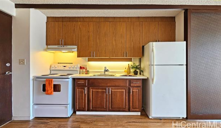 1655 Makaloa Street,Honolulu,Hawaii,96814,1 Bedroom Bedrooms,1 BathroomBathrooms,Condo/Townhouse,Makaloa,24,17950657