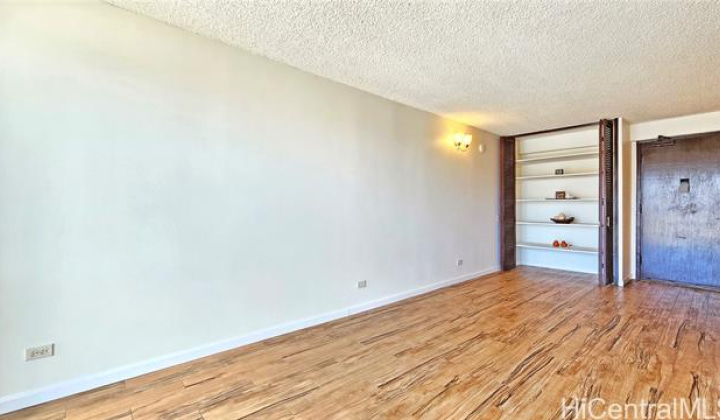 1655 Makaloa Street,Honolulu,Hawaii,96814,1 Bedroom Bedrooms,1 BathroomBathrooms,Condo/Townhouse,Makaloa,24,17950657