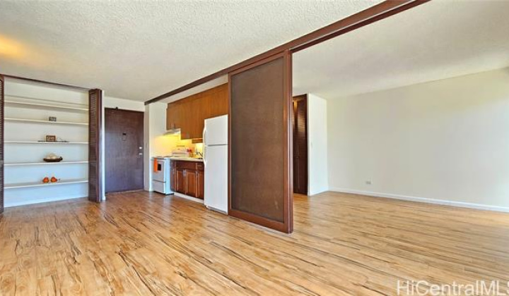 1655 Makaloa Street,Honolulu,Hawaii,96814,1 Bedroom Bedrooms,1 BathroomBathrooms,Condo/Townhouse,Makaloa,24,17950657
