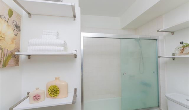2115 Ala Wai Boulevard,Honolulu,Hawaii,96815,1 Bedroom Bedrooms,1 BathroomBathrooms,Condo/Townhouse,Ala Wai,11,17952164