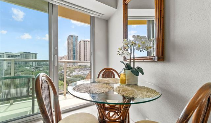 2045 Kalakaua Avenue,Honolulu,Hawaii,96815,1 Bedroom Bedrooms,1 BathroomBathrooms,Condo/Townhouse,Kalakaua,7,17952376