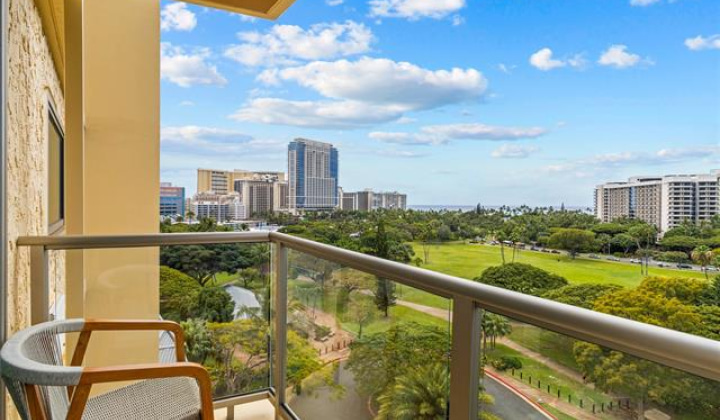 2045 Kalakaua Avenue,Honolulu,Hawaii,96815,1 Bedroom Bedrooms,1 BathroomBathrooms,Condo/Townhouse,Kalakaua,7,17952376