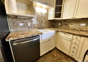 2215 Aloha Drive,Honolulu,Hawaii,96815,2 Bedrooms Bedrooms,2 BathroomsBathrooms,Condo/Townhouse,Aloha,7,17953286