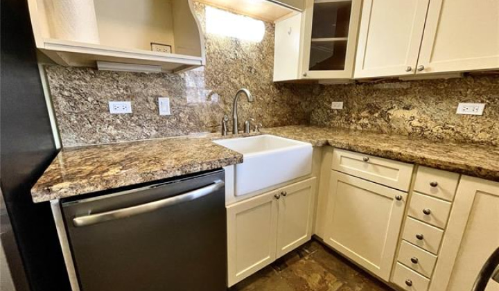 2215 Aloha Drive,Honolulu,Hawaii,96815,2 Bedrooms Bedrooms,2 BathroomsBathrooms,Condo/Townhouse,Aloha,7,17953286