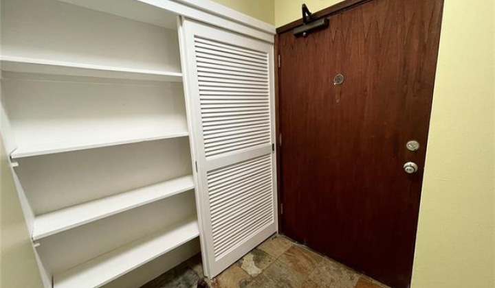2215 Aloha Drive,Honolulu,Hawaii,96815,2 Bedrooms Bedrooms,2 BathroomsBathrooms,Condo/Townhouse,Aloha,7,17953286