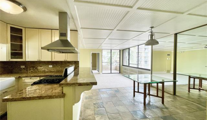 2215 Aloha Drive,Honolulu,Hawaii,96815,2 Bedrooms Bedrooms,2 BathroomsBathrooms,Condo/Townhouse,Aloha,7,17953286