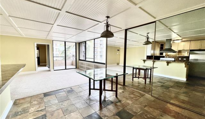 2215 Aloha Drive,Honolulu,Hawaii,96815,2 Bedrooms Bedrooms,2 BathroomsBathrooms,Condo/Townhouse,Aloha,7,17953286
