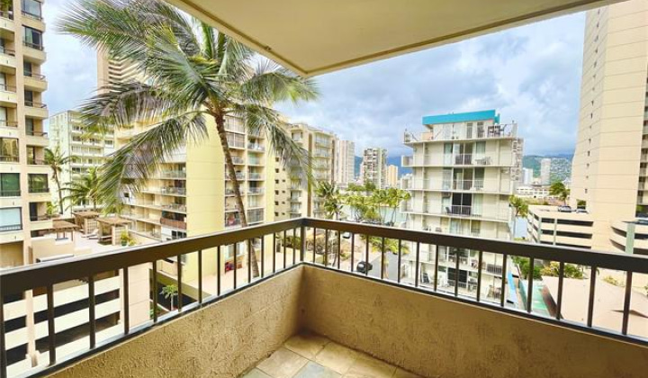 2215 Aloha Drive,Honolulu,Hawaii,96815,2 Bedrooms Bedrooms,2 BathroomsBathrooms,Condo/Townhouse,Aloha,7,17953286
