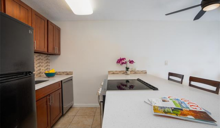 1414 Alexander Street,Honolulu,Hawaii,96822,1 Bedroom Bedrooms,1 BathroomBathrooms,Condo/Townhouse,Alexander,10,17954610