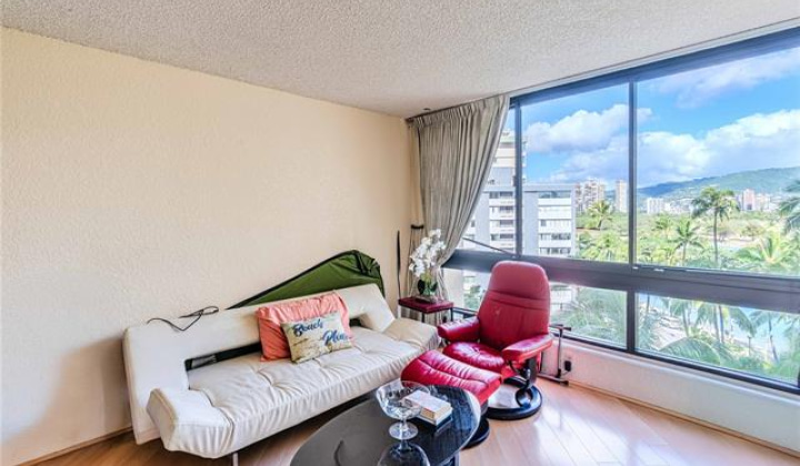 300 Wai Nani Way,Honolulu,Hawaii,96815,1 Bedroom Bedrooms,1 BathroomBathrooms,Condo/Townhouse,Wai Nani,9,19144263