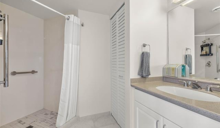 1314 Kalakaua Avenue,Honolulu,Hawaii,96826,2 Bedrooms Bedrooms,2 BathroomsBathrooms,Condo/Townhouse,Kalakaua,9,19127055