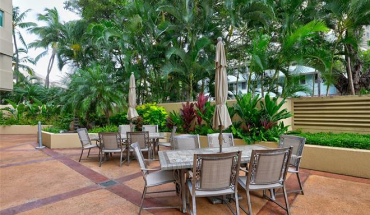 1314 Kalakaua Avenue,Honolulu,Hawaii,96826,2 Bedrooms Bedrooms,2 BathroomsBathrooms,Condo/Townhouse,Kalakaua,9,19127055