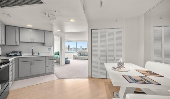 1314 Kalakaua Avenue,Honolulu,Hawaii,96826,2 Bedrooms Bedrooms,2 BathroomsBathrooms,Condo/Townhouse,Kalakaua,9,19127055