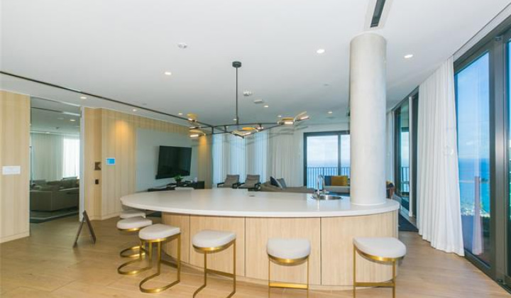987 Queen Street,Honolulu,Hawaii,96814,2 Bedrooms Bedrooms,2 BathroomsBathrooms,Condo/Townhouse,Queen,14,18486402