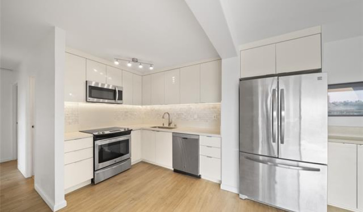 430 Keoniana Street,Honolulu,Hawaii,96815,2 Bedrooms Bedrooms,1 BathroomBathrooms,Condo/Townhouse,Keoniana,3,19129563