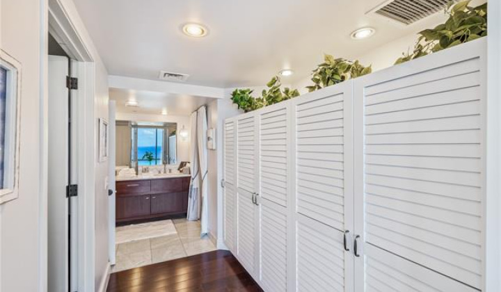 223 Saratoga Road,Honolulu,Hawaii,96815,3 Bedrooms Bedrooms,3 BathroomsBathrooms,Condo/Townhouse,Saratoga,27,18436048