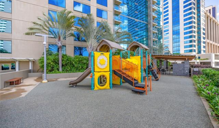 1200 Queen Emma Street,Honolulu,Hawaii,96813,2 Bedrooms Bedrooms,1 BathroomBathrooms,Condo/Townhouse,Queen Emma,19,17968926