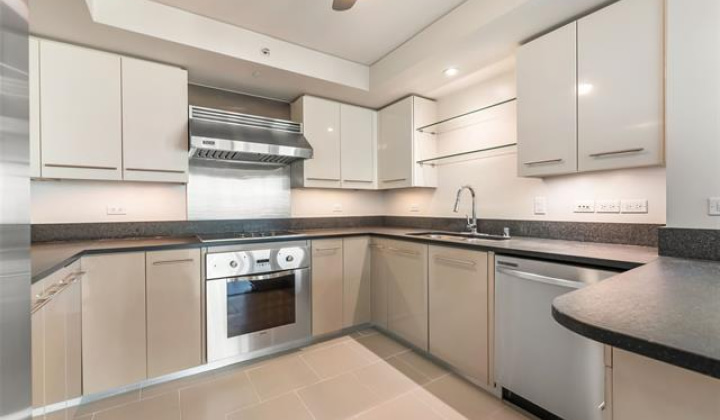 1200 Queen Emma Street,Honolulu,Hawaii,96813,2 Bedrooms Bedrooms,1 BathroomBathrooms,Condo/Townhouse,Queen Emma,19,17968926