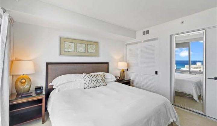 223 Saratoga Road,Honolulu,Hawaii,96815,1 Bedroom Bedrooms,1 BathroomBathrooms,Condo/Townhouse,Saratoga,19,17972556