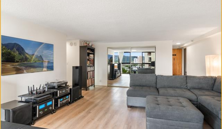 2724 Kahoaloha Lane,Honolulu,Hawaii,96826,2 Bedrooms Bedrooms,2 BathroomsBathrooms,Condo/Townhouse,Kahoaloha,10,17985369