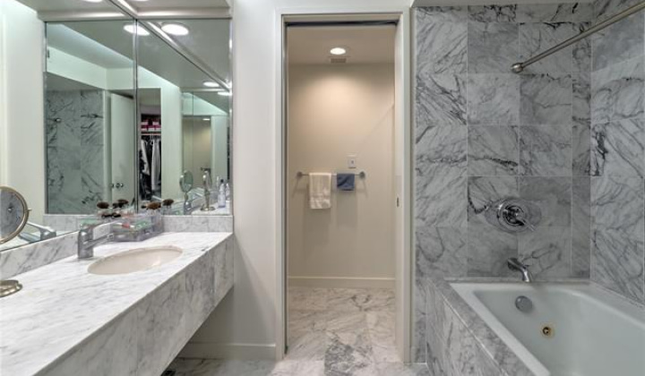 1330 Ala Moana Boulevard,Honolulu,Hawaii,96814,2 Bedrooms Bedrooms,2 BathroomsBathrooms,Condo/Townhouse,Ala Moana,36,19143383