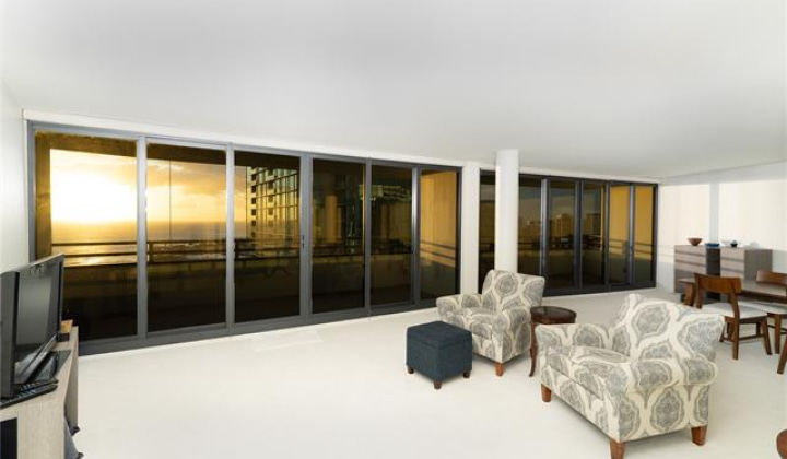 1330 Ala Moana Boulevard,Honolulu,Hawaii,96814,2 Bedrooms Bedrooms,2 BathroomsBathrooms,Condo/Townhouse,Ala Moana,36,19143383