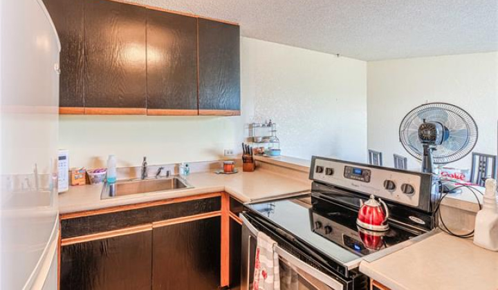 300 Wai Nani Way,Honolulu,Hawaii,96815,1 Bedroom Bedrooms,1 BathroomBathrooms,Condo/Townhouse,Wai Nani,9,19144263