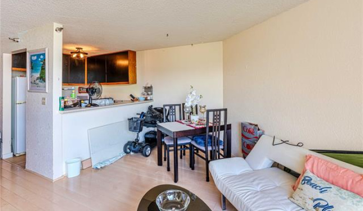 300 Wai Nani Way,Honolulu,Hawaii,96815,1 Bedroom Bedrooms,1 BathroomBathrooms,Condo/Townhouse,Wai Nani,9,19144263