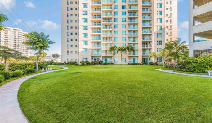 215 King Street,Honolulu,Hawaii,96817,2 Bedrooms Bedrooms,2 BathroomsBathrooms,Condo/Townhouse,King,15,19145608