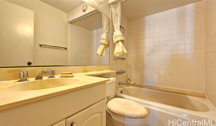 1778 Ala Moana Boulevard,Honolulu,Hawaii,96815,1 Bedroom Bedrooms,1 BathroomBathrooms,Condo/Townhouse,Ala Moana,40,17991037