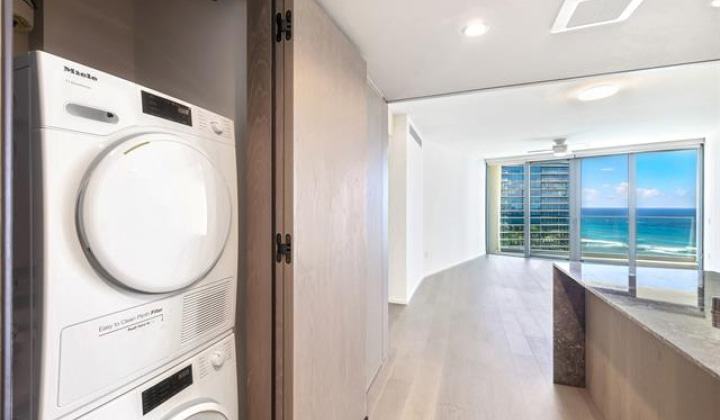 1000 Auahi Street,Honolulu,Hawaii,96814,1 Bedroom Bedrooms,1 BathroomBathrooms,Condo/Townhouse,Auahi,1,17992179