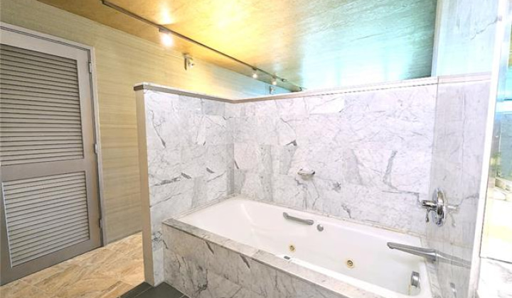 1330 Ala Moana Boulevard,Honolulu,Hawaii,96814,2 Bedrooms Bedrooms,2 BathroomsBathrooms,Condo/Townhouse,Ala Moana,20,17993244