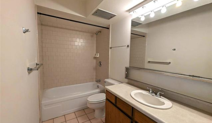 430 Keoniana Street,Honolulu,Hawaii,96815,2 Bedrooms Bedrooms,1 BathroomBathrooms,Condo/Townhouse,Keoniana,6,17997028
