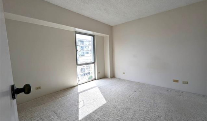 430 Keoniana Street,Honolulu,Hawaii,96815,2 Bedrooms Bedrooms,1 BathroomBathrooms,Condo/Townhouse,Keoniana,6,17997028