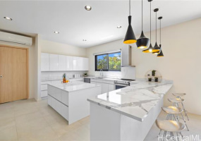 606 Hakaka Place,Honolulu,Hawaii,96816,6 ベッドルーム ベッドルーム,6 バスルームバスルーム,一戸建て,Hakaka,18002426