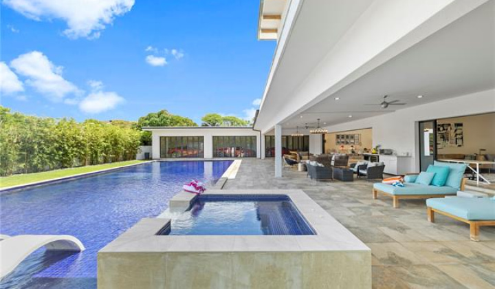 606 Hakaka Place,Honolulu,Hawaii,96816,6 ベッドルーム ベッドルーム,6 バスルームバスルーム,一戸建て,Hakaka,18002426