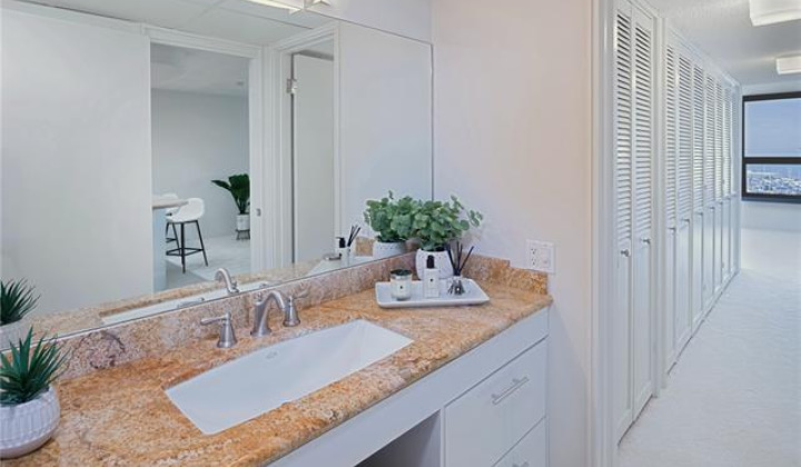 1650 Ala Moana Boulevard,Honolulu,Hawaii,96815,1 Bedroom Bedrooms,1 BathroomBathrooms,Condo/Townhouse,Ala Moana,12,18008434