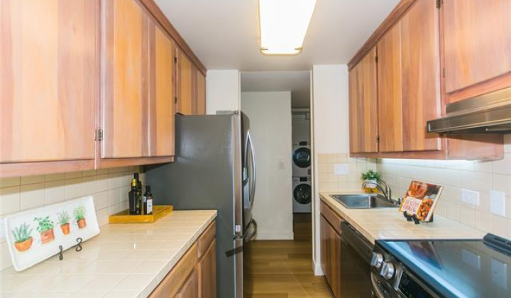 920 Ward Avenue,Honolulu,Hawaii,96814,2 Bedrooms Bedrooms,2 BathroomsBathrooms,Condo/Townhouse,Ward,4,18008507