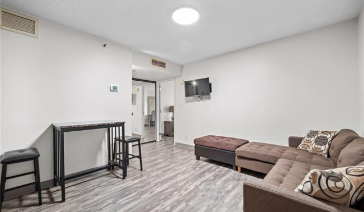 1088 Bishop Street,Honolulu,Hawaii,96813,1 Bedroom Bedrooms,1 BathroomBathrooms,Condo/Townhouse,Bishop,13,18011026