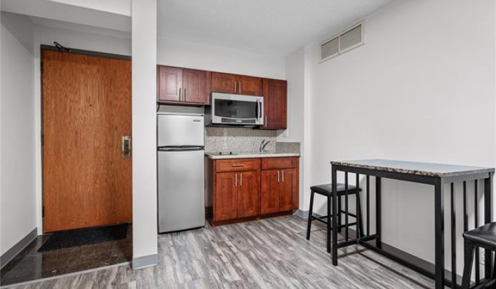 1088 Bishop Street,Honolulu,Hawaii,96813,1 Bedroom Bedrooms,1 BathroomBathrooms,Condo/Townhouse,Bishop,13,18011026