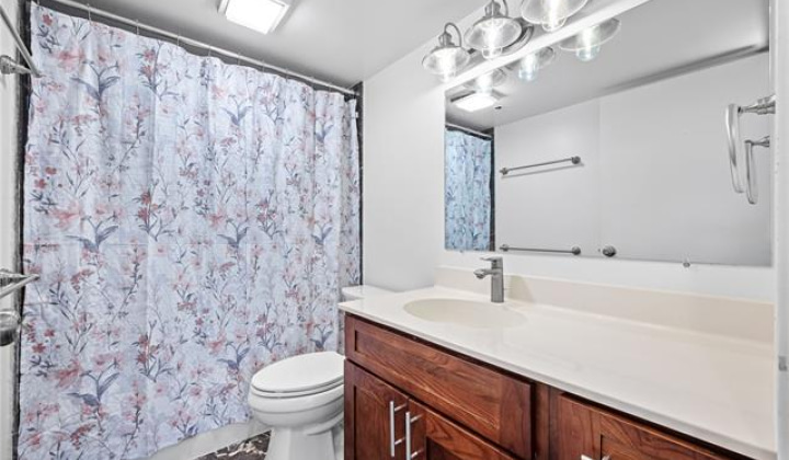 1088 Bishop Street,Honolulu,Hawaii,96813,1 Bedroom Bedrooms,1 BathroomBathrooms,Condo/Townhouse,Bishop,13,18011026